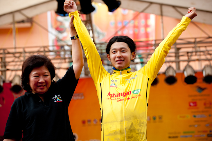 ステージ優勝と総合ジャージを手に入れた伊藤雅和(愛三工業レーシング)