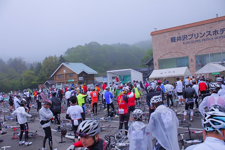 当日のスタート地点。やはり今日は雨か？