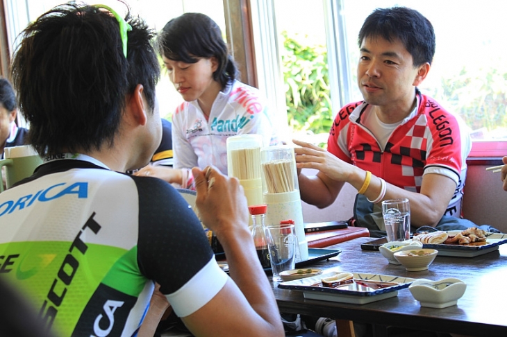 お食事しながらフミとお話