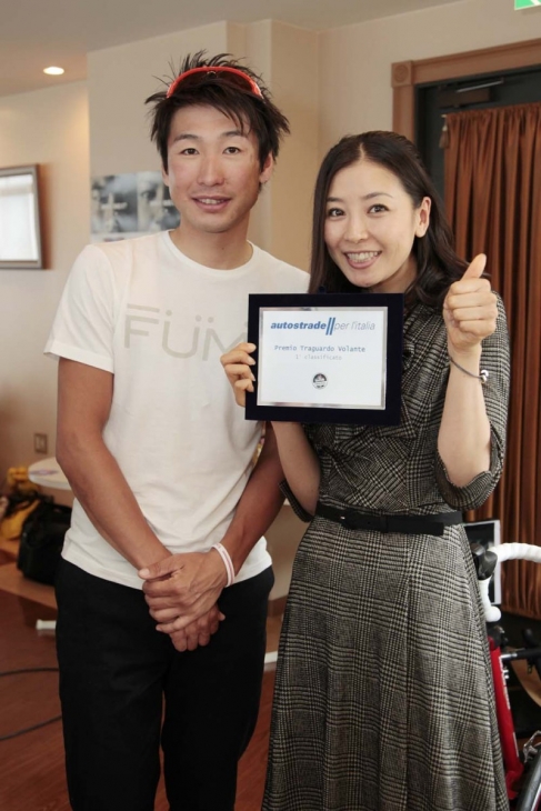 別府史之とMCをつとめた日向涼子さん(右)