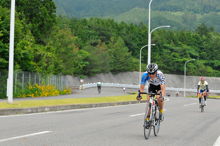 教習所内をコースにして周回する