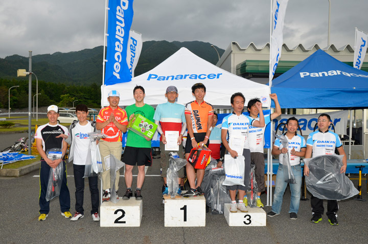 4時間耐久3~4人組の部 表彰