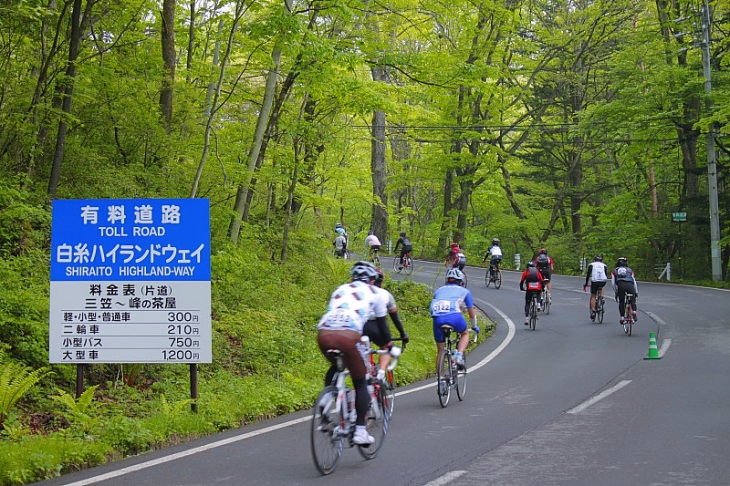 スタートしてすぐに白糸ハイランドウェイへと入っていく