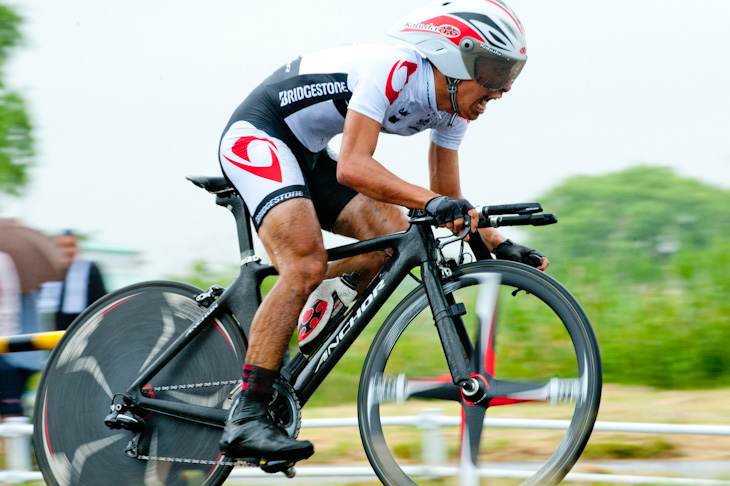 全日本選手権個人タイムトライアルで優勝した西薗良太（ブリヂストンアンカー）