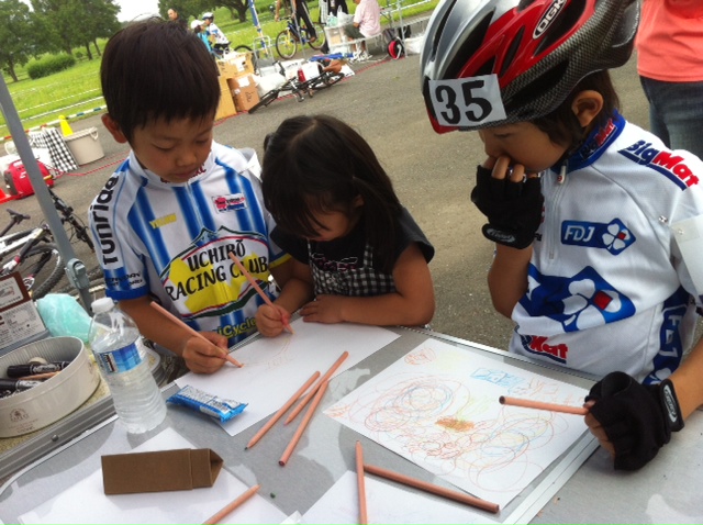 お絵かき大会のテーマは 「未来の自転車　こんなじてんしゃ あったらいいなあ～」