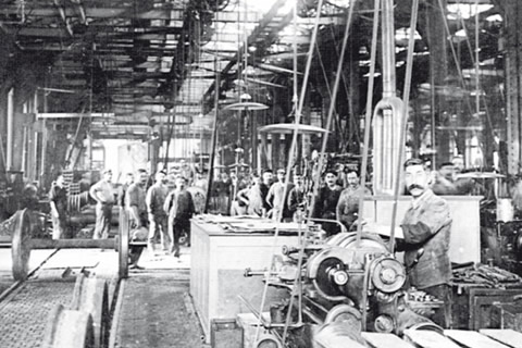 1900年に撮影された工場内