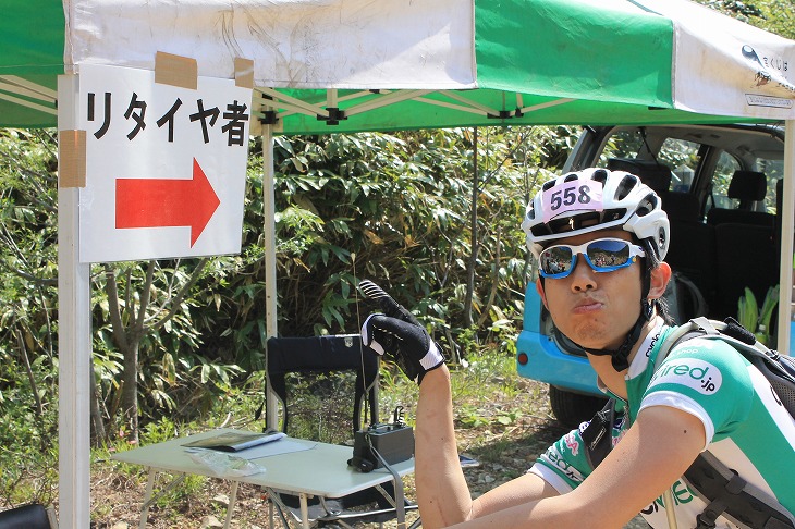 第1エイドにて 後半はこんな余裕は全くなくなっていた