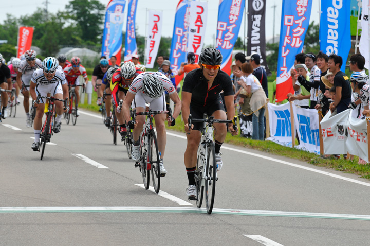 チャンピオンロードレースを制した野口忍さん（トレック）　　　　