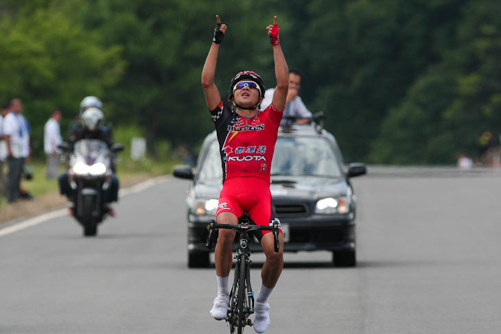 中村誠(宇都宮ブリッツェン)が優勝。チームは4連勝