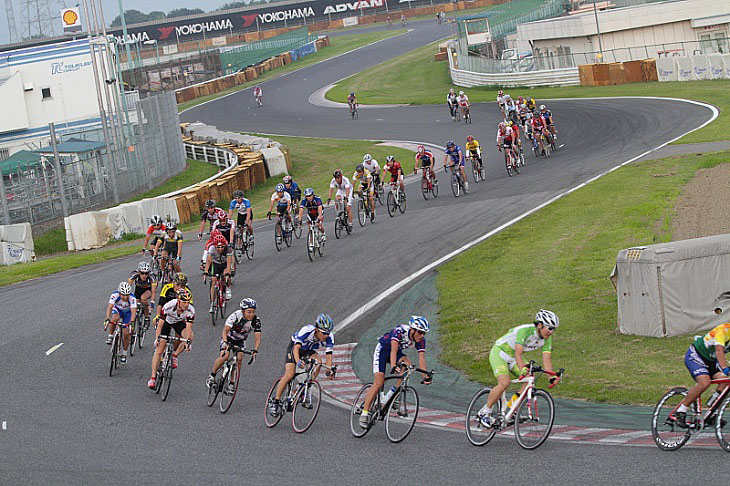 コーナーの連続するテクニカルな筑波サーキット