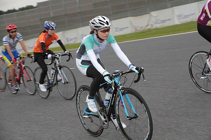 参加者には女性ライダーの姿も多い