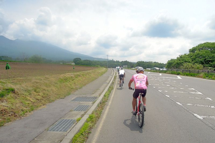 気持ちのいい高原を走る