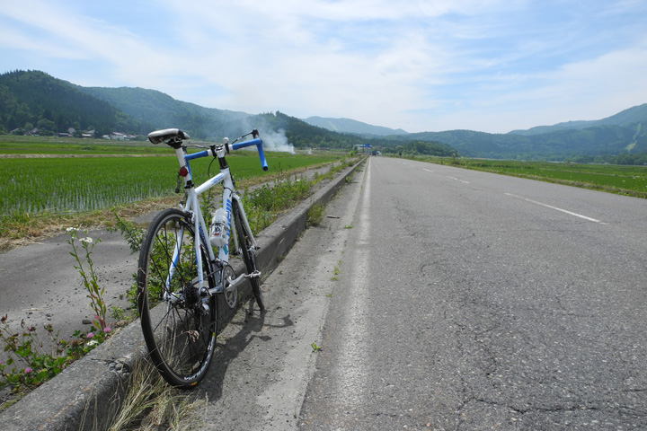 白馬周辺の道路は道幅が広いので走りやすい　テストにはうってつけだ　