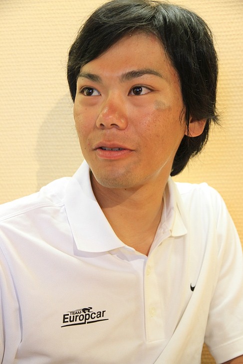 インタビューに答える新城幸也(ユーロップカー)