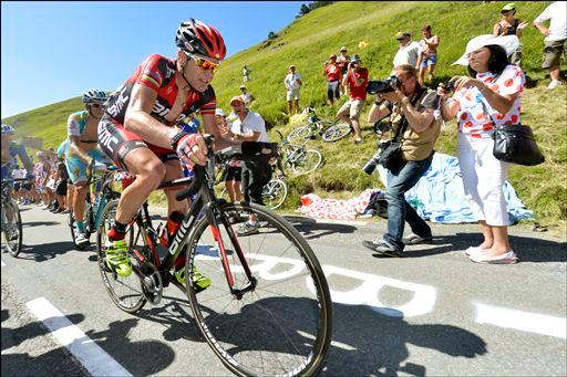 1級山岳ペイルスルド峠で遅れるカデル・エヴァンス(オーストラリア、BMCレーシングチーム)