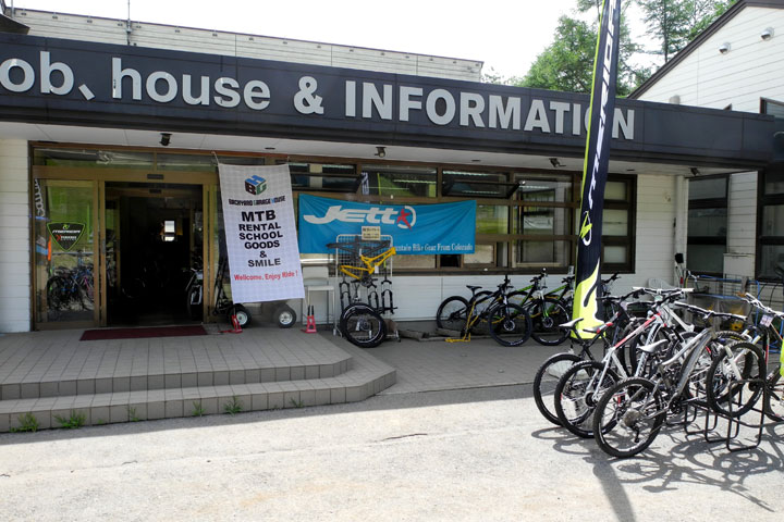 富士見パノラマ内にあるバイクショップ「BGHバックヤードガレージハウス」