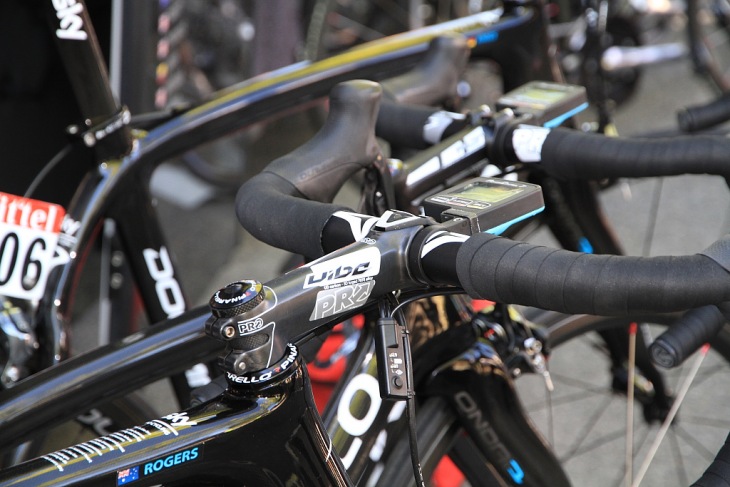 チームスカイ ピナレロ DOGMA 65.1 Think2 PRO製パーツで固められる