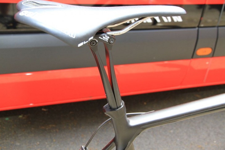 カチューシャ キャニオン Ultimate CF SLX 特徴的なシートポスト