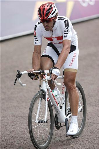 ロンドンオリンピック2012男子ロードレース　終盤に落車して肩を痛めたファビアン・カンチェラーラ（スイス）