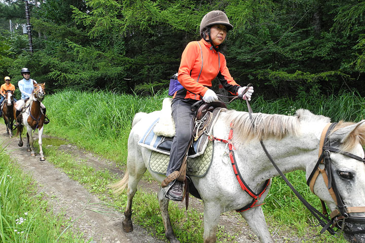 棒道では乗馬を楽しむ方と遭遇しました