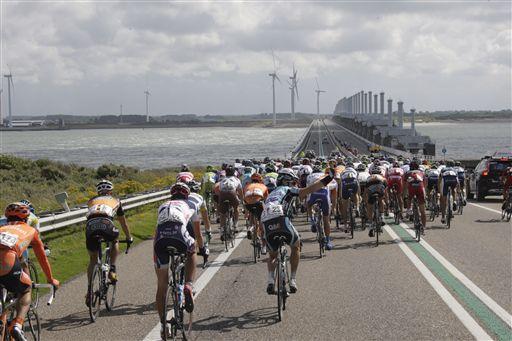 オランダ南部の海岸線を走る