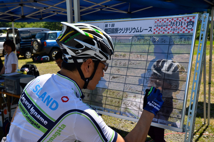 本格的なサインボードが準備された