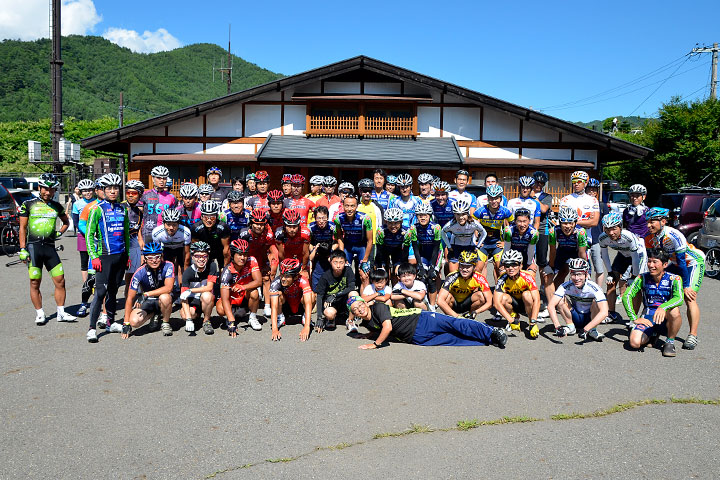 クリテリウムの翌日に行われた開田高原サイクリングの参加者