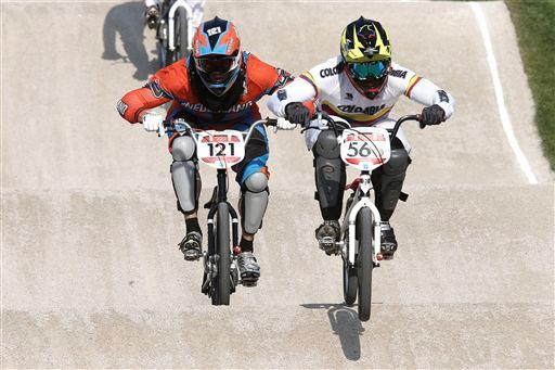 女子BMX　リードするマリアナ・パホン（コロンビア）