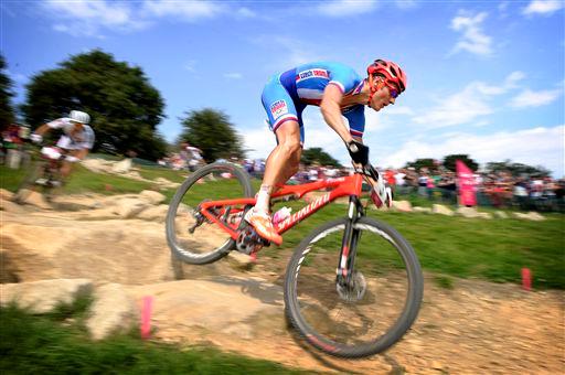 男子MTB 岩場の下り区間をこなすヤロスラフ・クルハヴィ(チェコ)