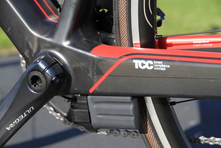 Di2バッテリーはBB裏チェーンステイに直付けされる