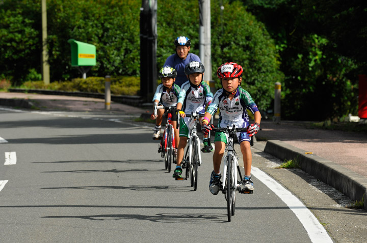 美山サイクリングチームの子供達も同じコースで走る