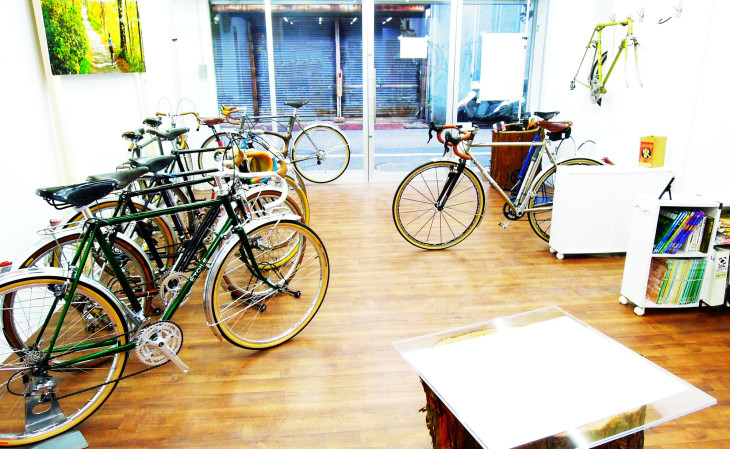 CYCLE TOURING オオマエジムショ 店内