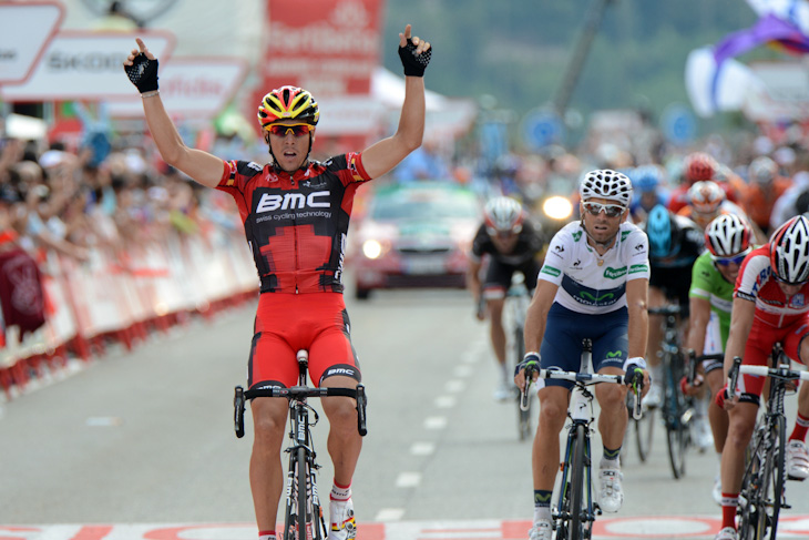 登りスプリントで勝利したフィリップ・ジルベール（ベルギー、BMCレーシングチーム）