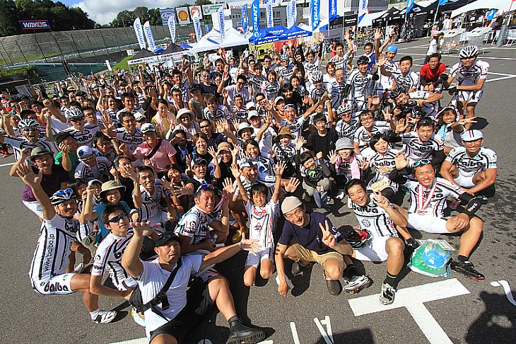 バルバレーシングは200名の大所帯で参加。圧巻です!
