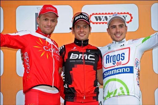 表彰台、2位アドリアン・プティ（フランス、コフィディス）、優勝アダム・ブライス（イギリス、BMCレーシングチーム）、3位ジョン・デゲンコルブ（ドイツ、アルゴス・シマノ）