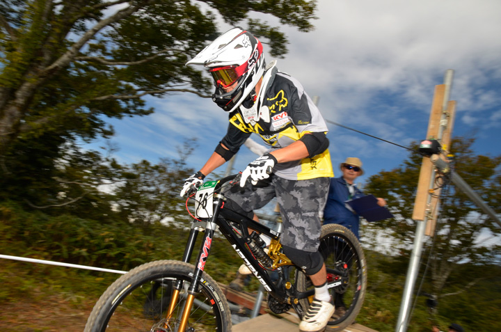 再びレースシーンに帰ってきた安達靖(DIRTFREAK/SARACEN)
