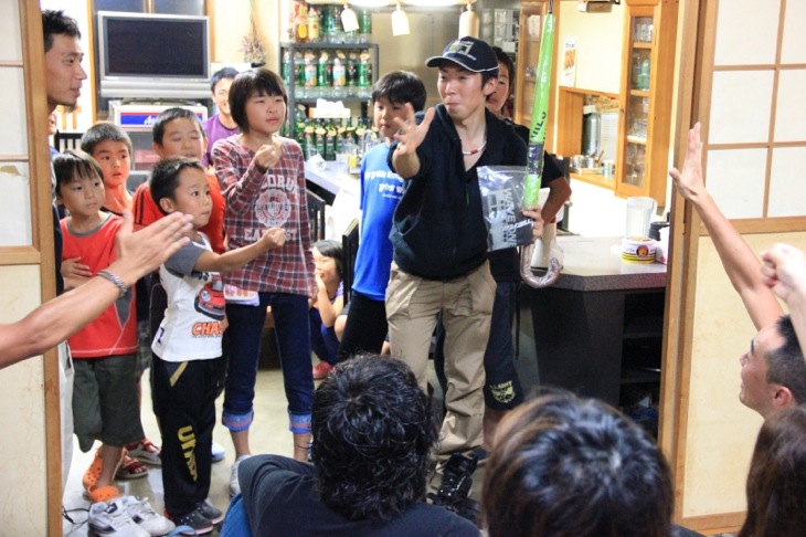井本選手とじゃんけん!かさが欲しいです