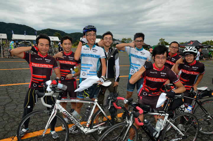 滋賀県立大学の自転車サークル「りんりん」チームは9人で参加。「先行していたメガグラ組を巻き返したかった」と大東祐介さん