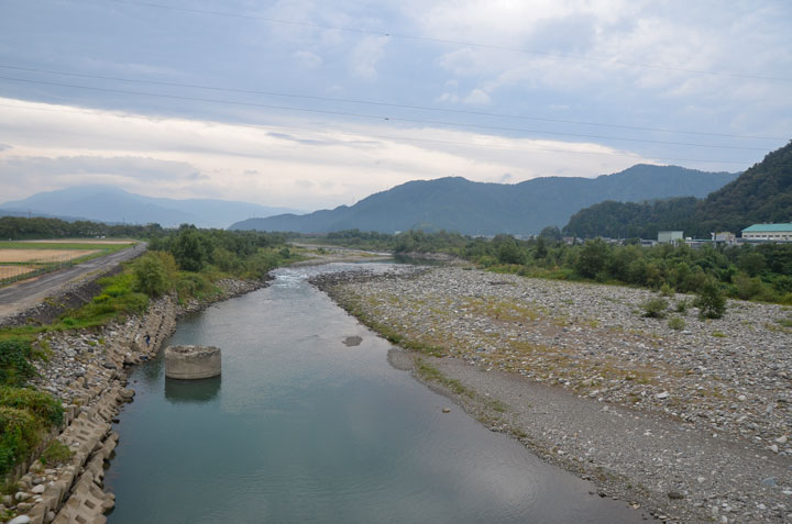 福井県下最大の河川九頭竜川を眺める