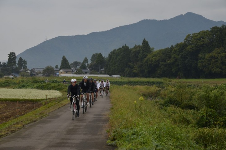 美しい福井の田舎道を走る