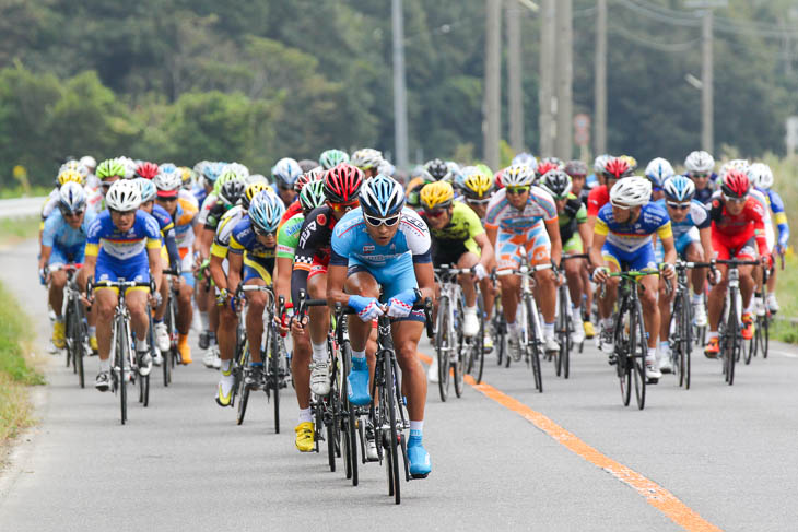 2周目、阿部嵩之(シマノレーシング)がペースを上げる
