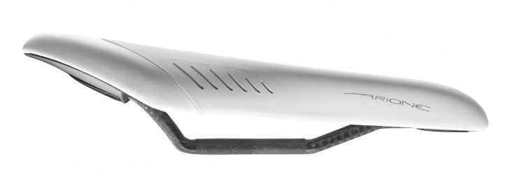 フィジーク アリオネ2013モデル 重量135gのフラッグシップ