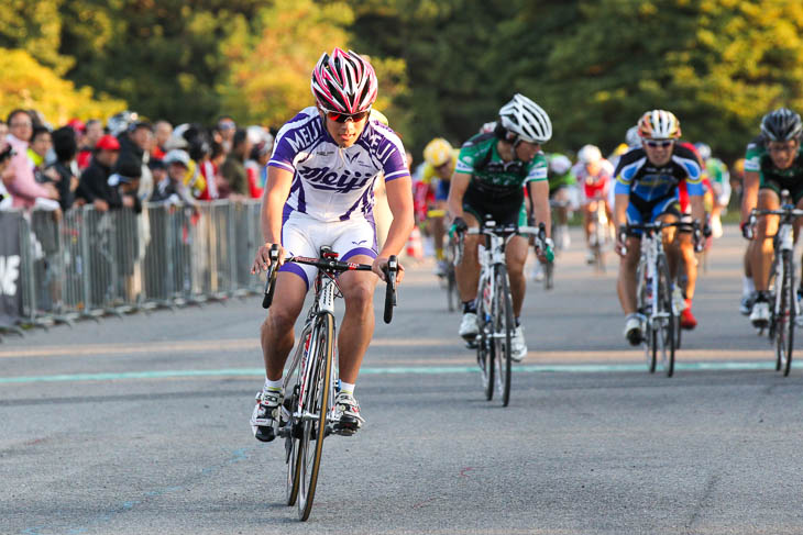 E1　市山襄（明治大学自転車部）が優勝