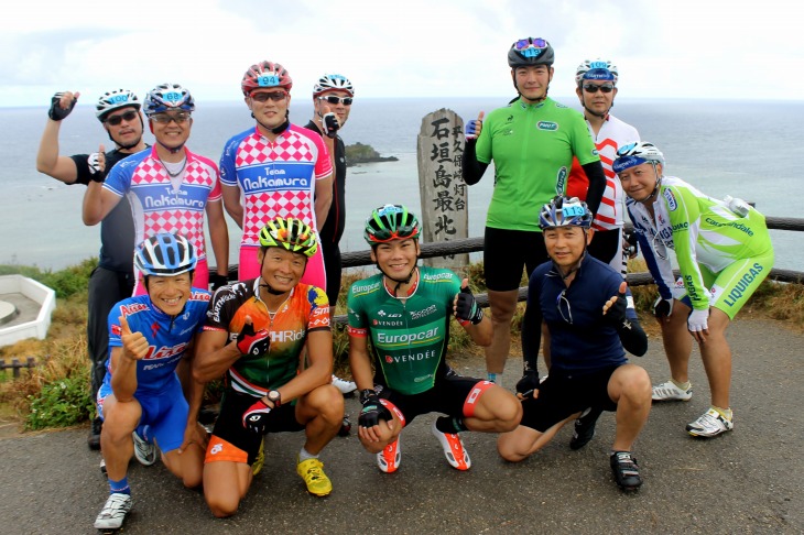 島の最北端、平久保崎に到着。周りをほぼ1周海に囲まれた素晴らしいロケーションだ