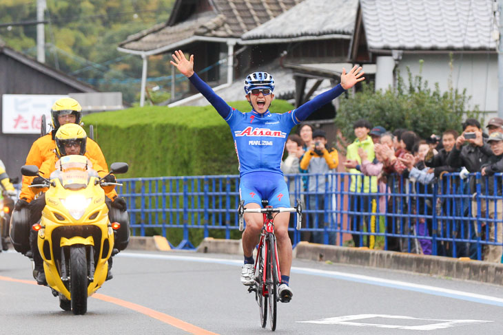 中島康晴(愛三工業レーシングチーム)が優勝