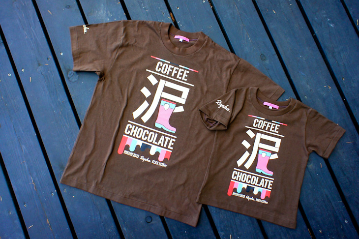 ブラウンカラーの「泥Tシャツ」