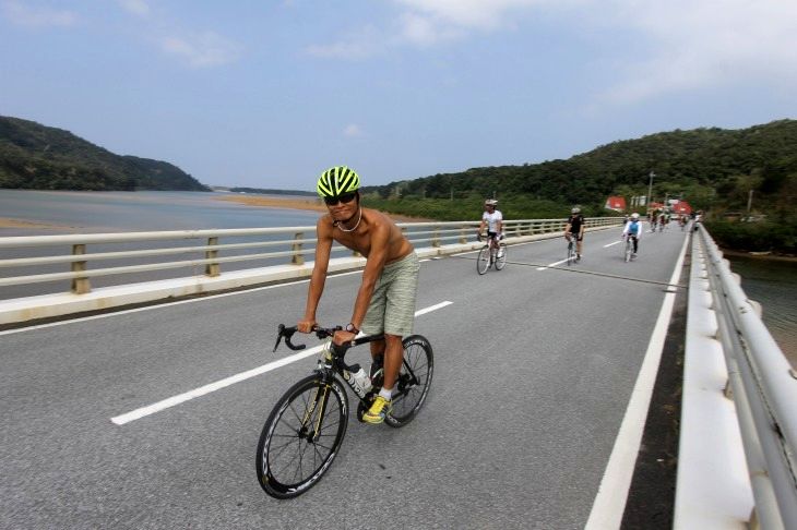 西表島に渡ってからワイルドになってしまった白戸太朗さんが走る