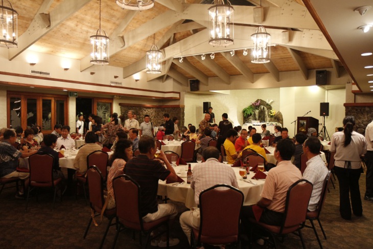 完走ディナーパーティーはウィローズで！夜の空気と相まってハワイの雰囲気あるレストラン