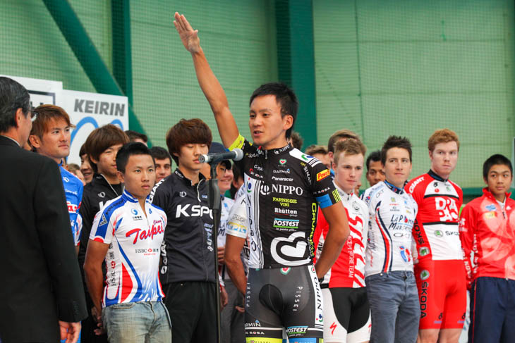 沖縄出身の内間康平(チームNIPPO)が選手宣誓
