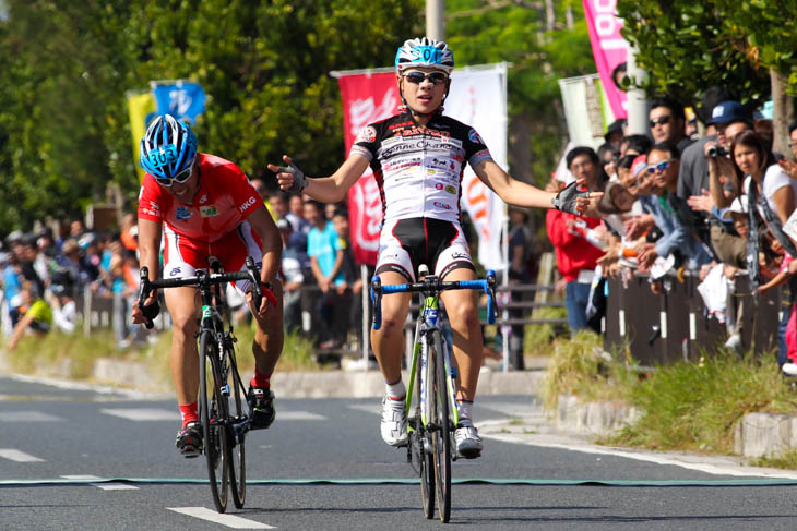 ジュニア国際140km 小橋勇利(松山工業高校/ボンシャンス飯田)が世界チャンピオンのリャン・チュン・ウィン(香港)を抑えて優勝